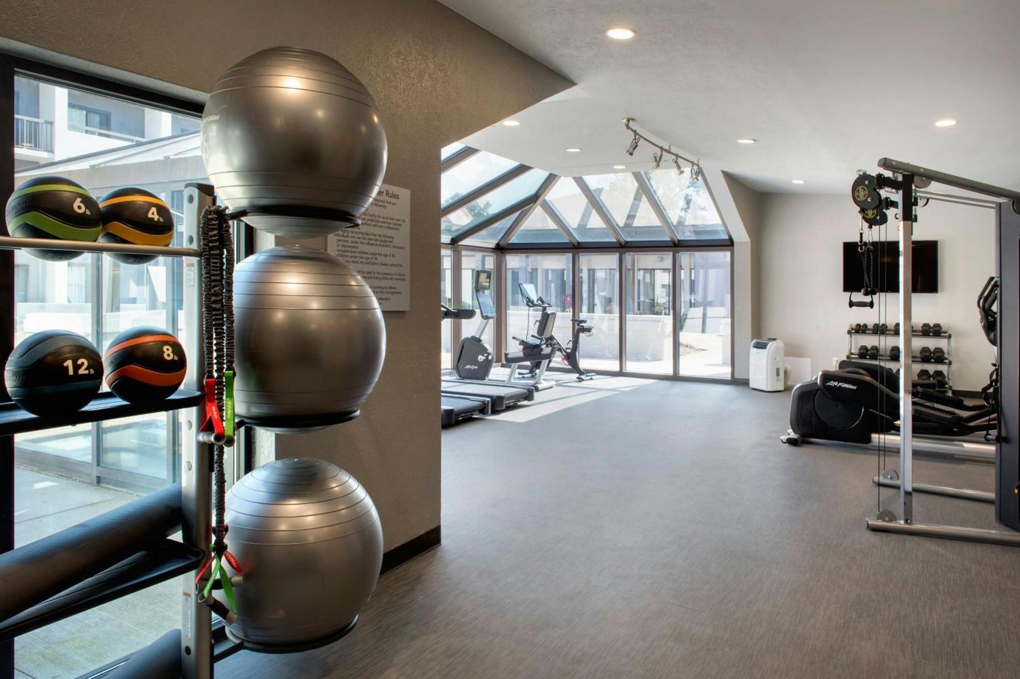 Courtyard By Marriott Rye Hotel Buitenkant foto