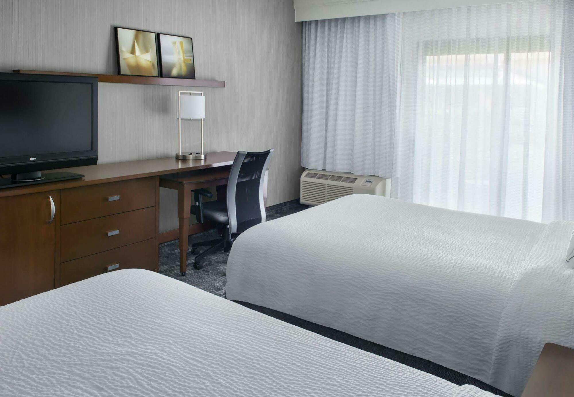 Courtyard By Marriott Rye Hotel Buitenkant foto
